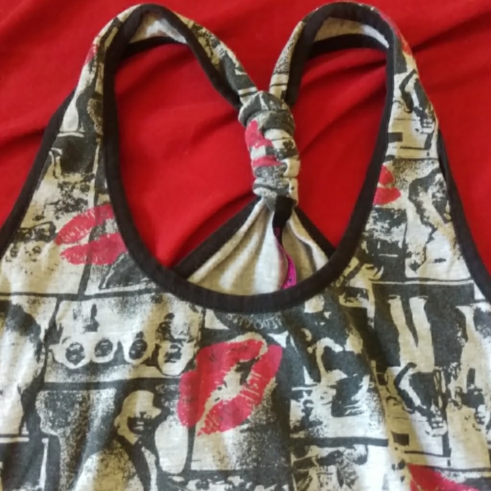 Michelle razor back red lip tank top - Picture 4 of 5
